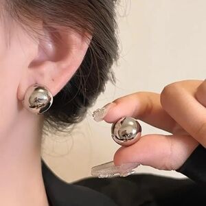Fashionable And Simple Spherical Earrings